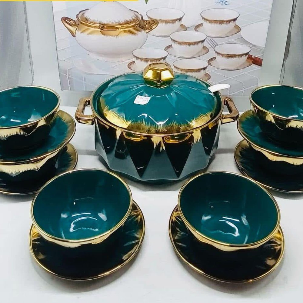 Soupière 15 Pièces et 6 Bols en Porcelaine Vert Royal Détails Dore - Image 1 of 1