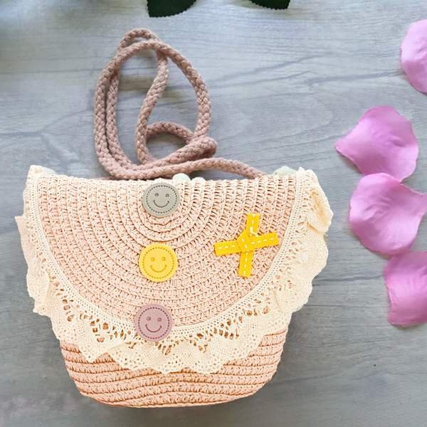 Un Petit Sac à Bandoulière en Paille - Image 1 of 1