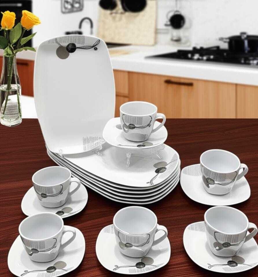 Service De Table 19 Pièces En Porcelaine De Qualité Avec Motifs Colorés Compatible Lave Vaisselle - Image 1 of 4
