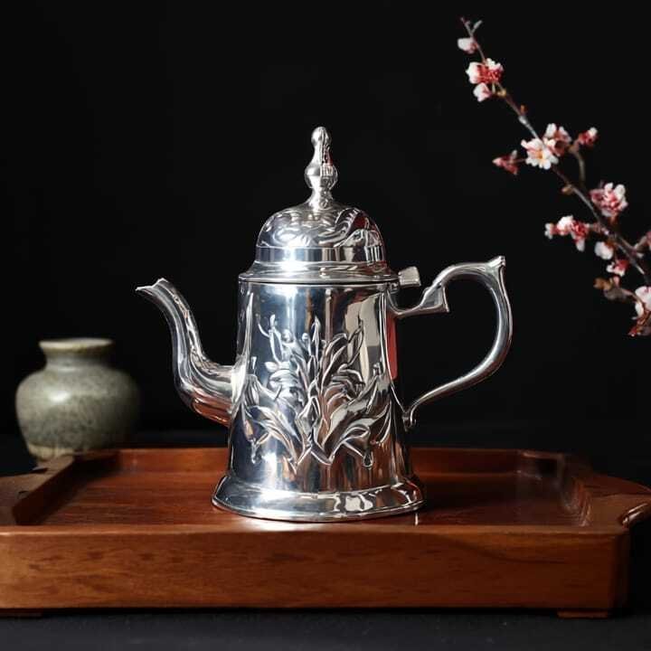 Théière Marocaine en Argenté – Artisanat Traditionnel de Fès - Image 1 of 2