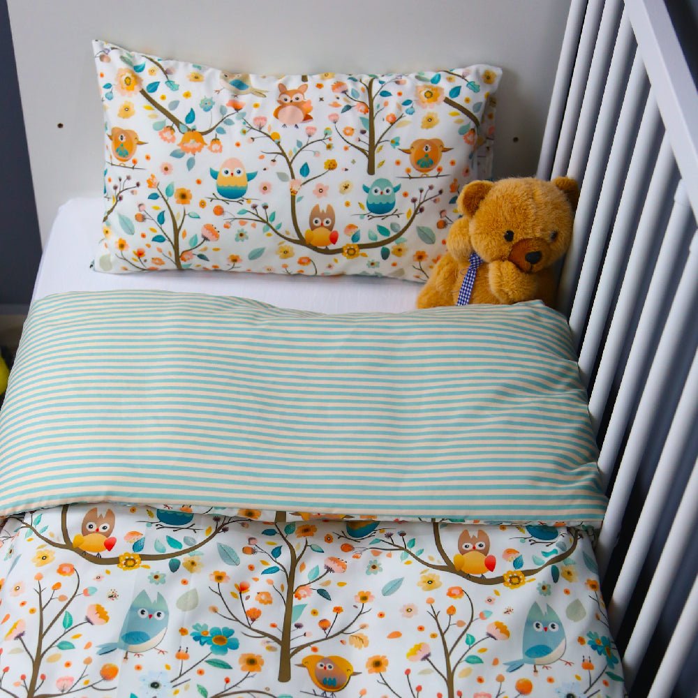 Housse de Couette Bébé Premium Double Face Bosquet Enchanté (Housse -115x130cm- + 1 Taies d’Oreiller -30x50 cm-) // Collection Berceaux de Rêves ! - Image 1 of 4