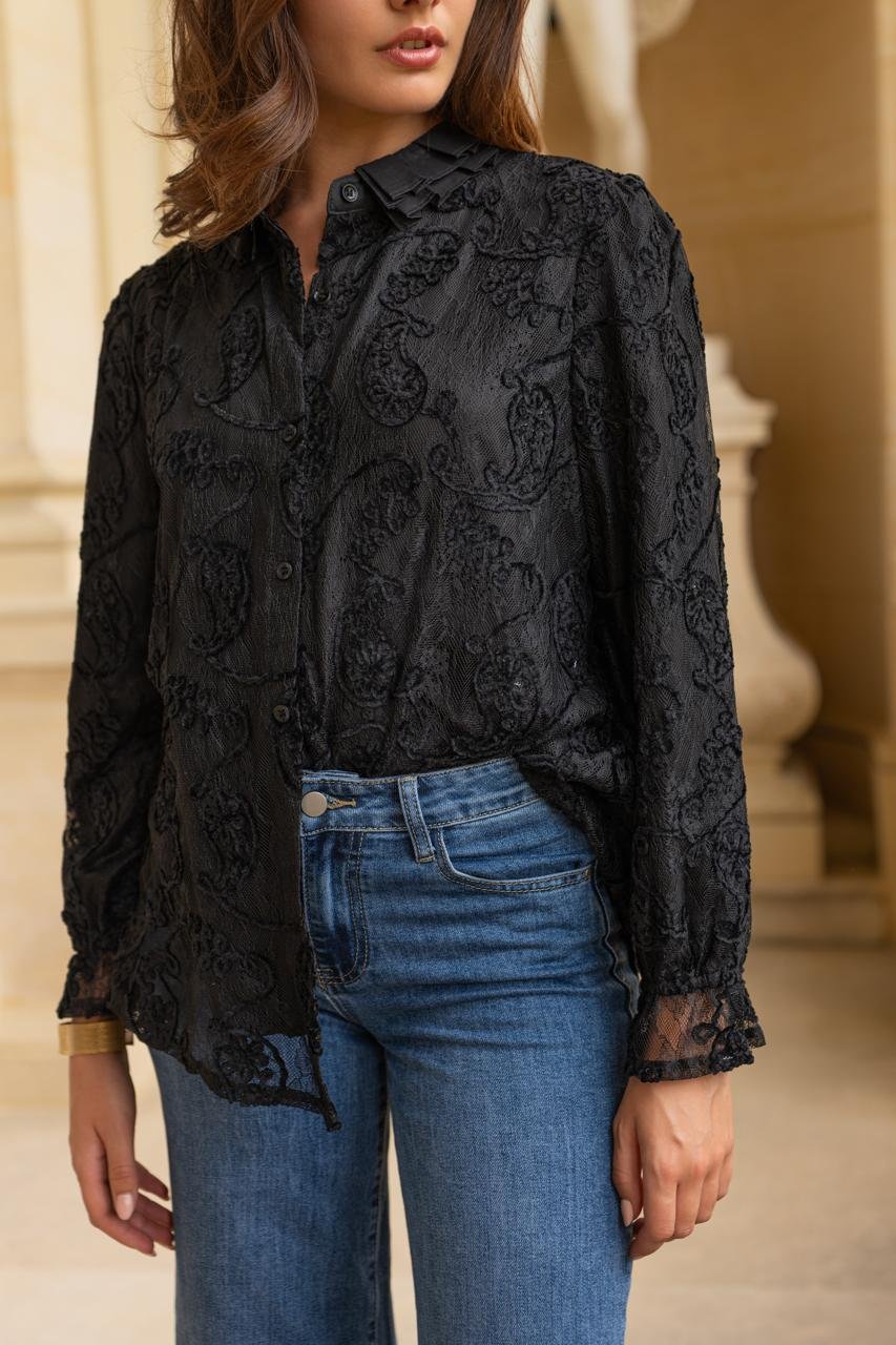 Chemise col froufrou en dentelle effet velours - Image 1 of 3