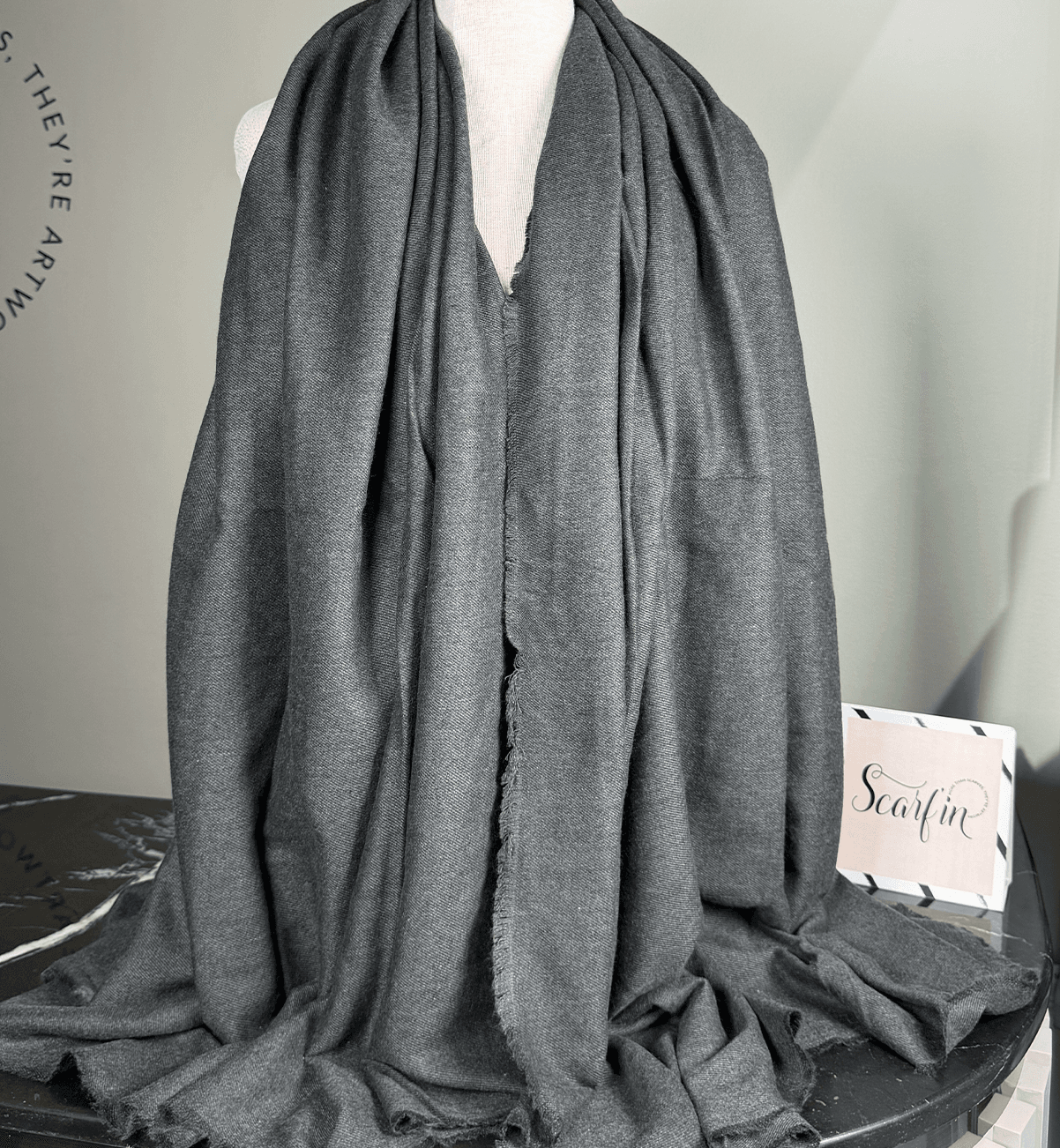 Grande Écharpe - Gris Foncé - Image 1 of 1