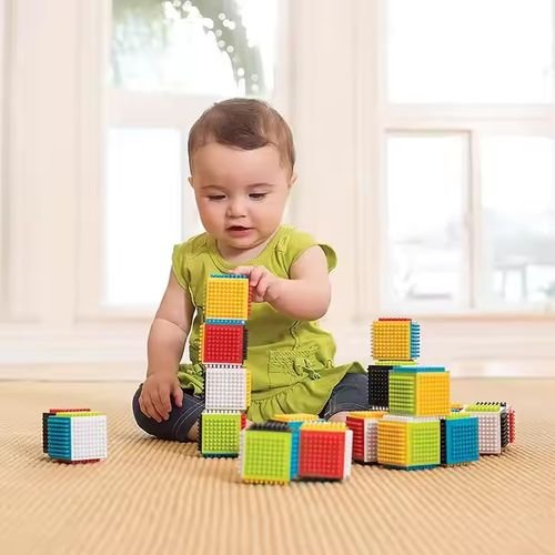 Blocks Play & Learn - Briques Créatives à Picots, 24 Blocks, 3 ans et Plus - Image 1 of 2