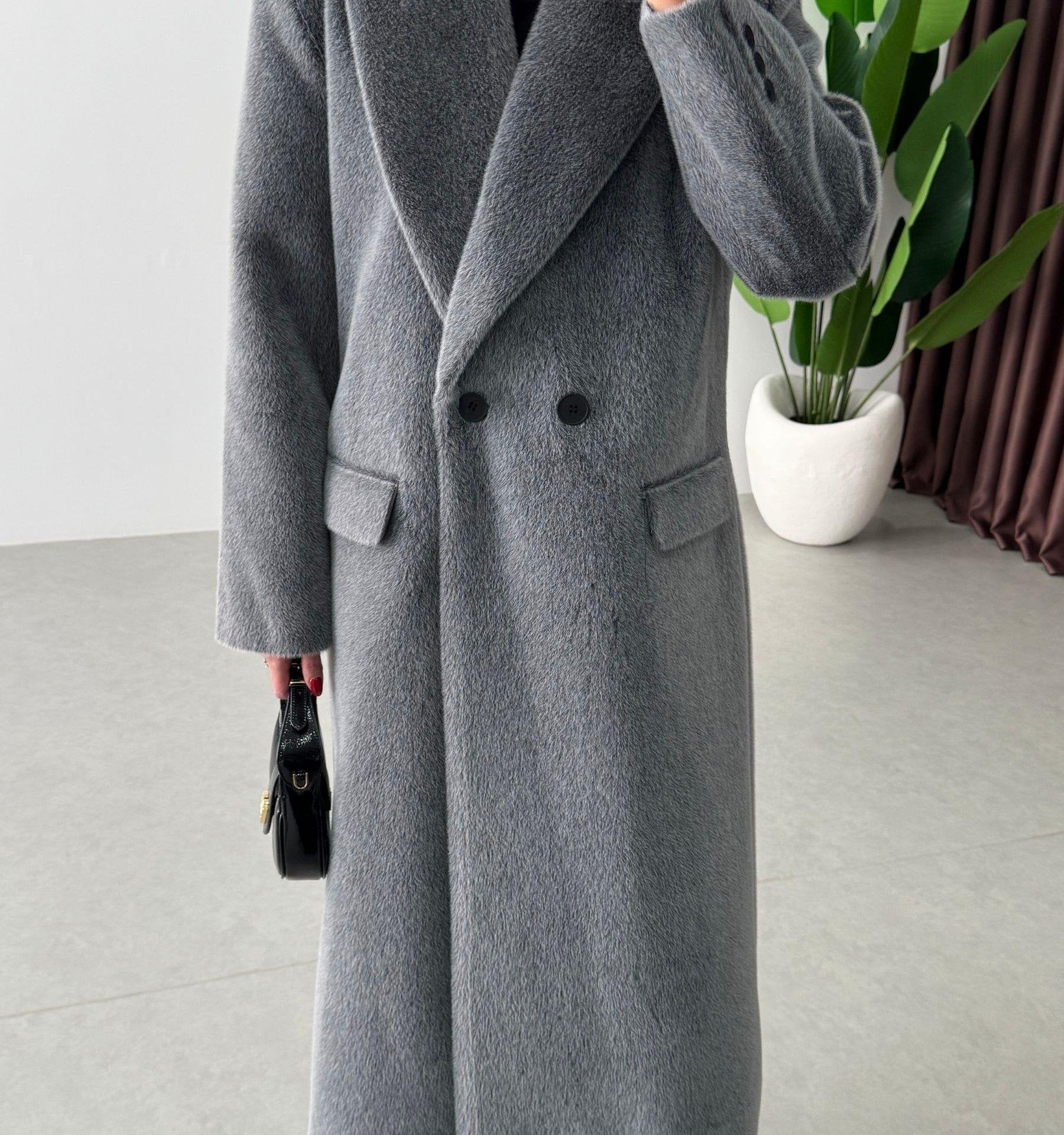 Manteau Long en Fourrure  - Image 1 of 4