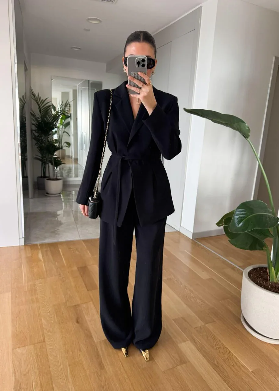 Ensemble Tailleur - Blazer Ceinturée & Pantalon Fluide - Image 1 of 4