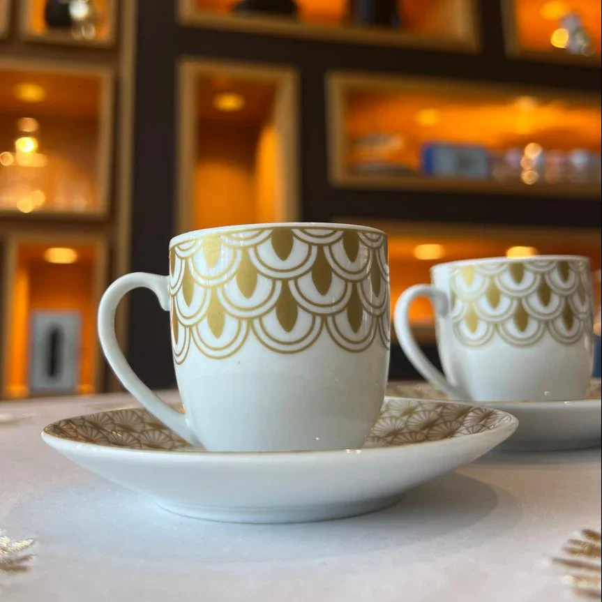 Ensemble de 6 tasses et 6 sous-tasses à café noires – Golden Deco - Image 1 of 1