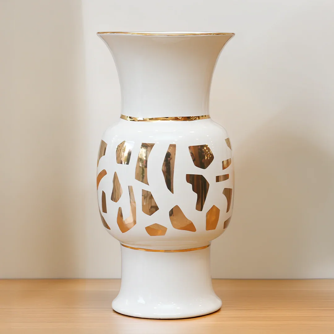 Vase design blanc et or géant - Image 1 of 1