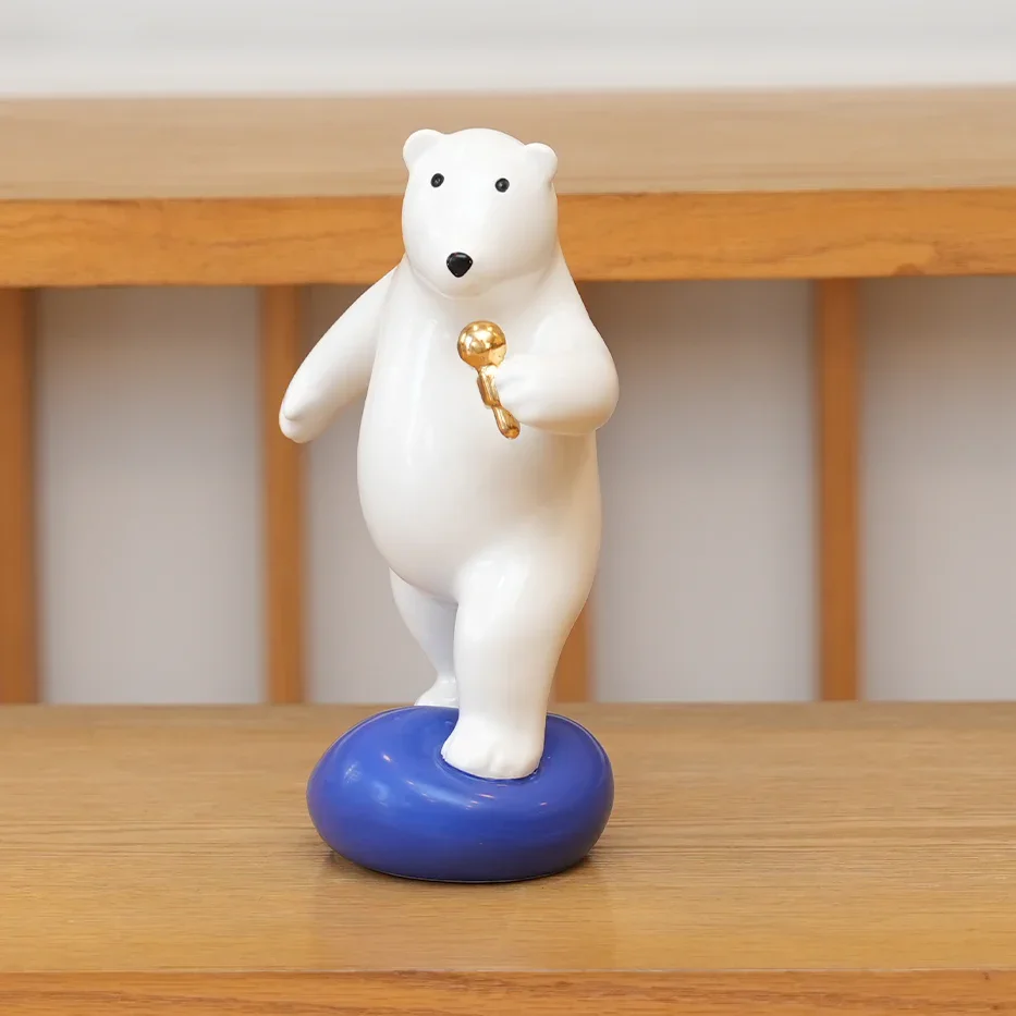 Ours chanteur au micro - Image 1 of 2