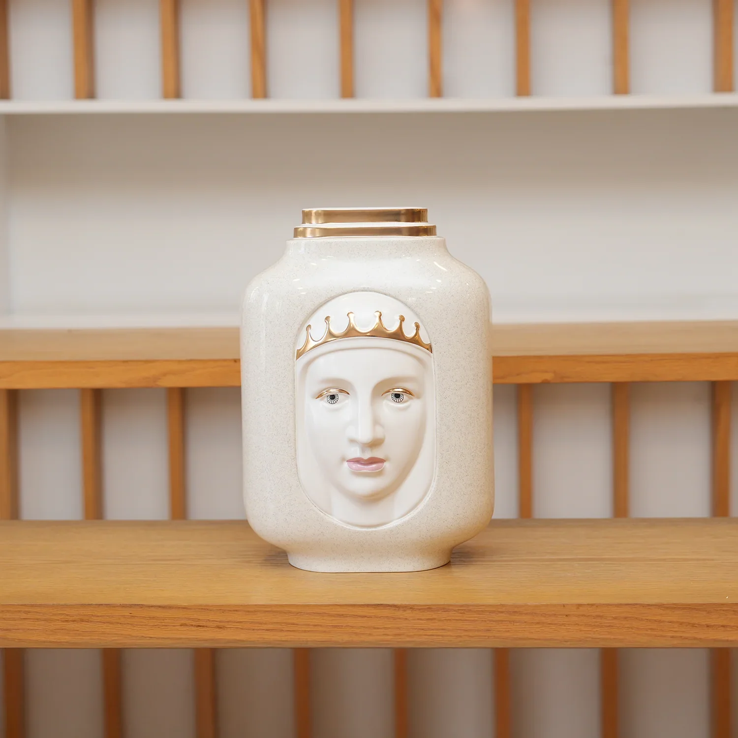 VASE FACE STATUE - Image 1 of 2