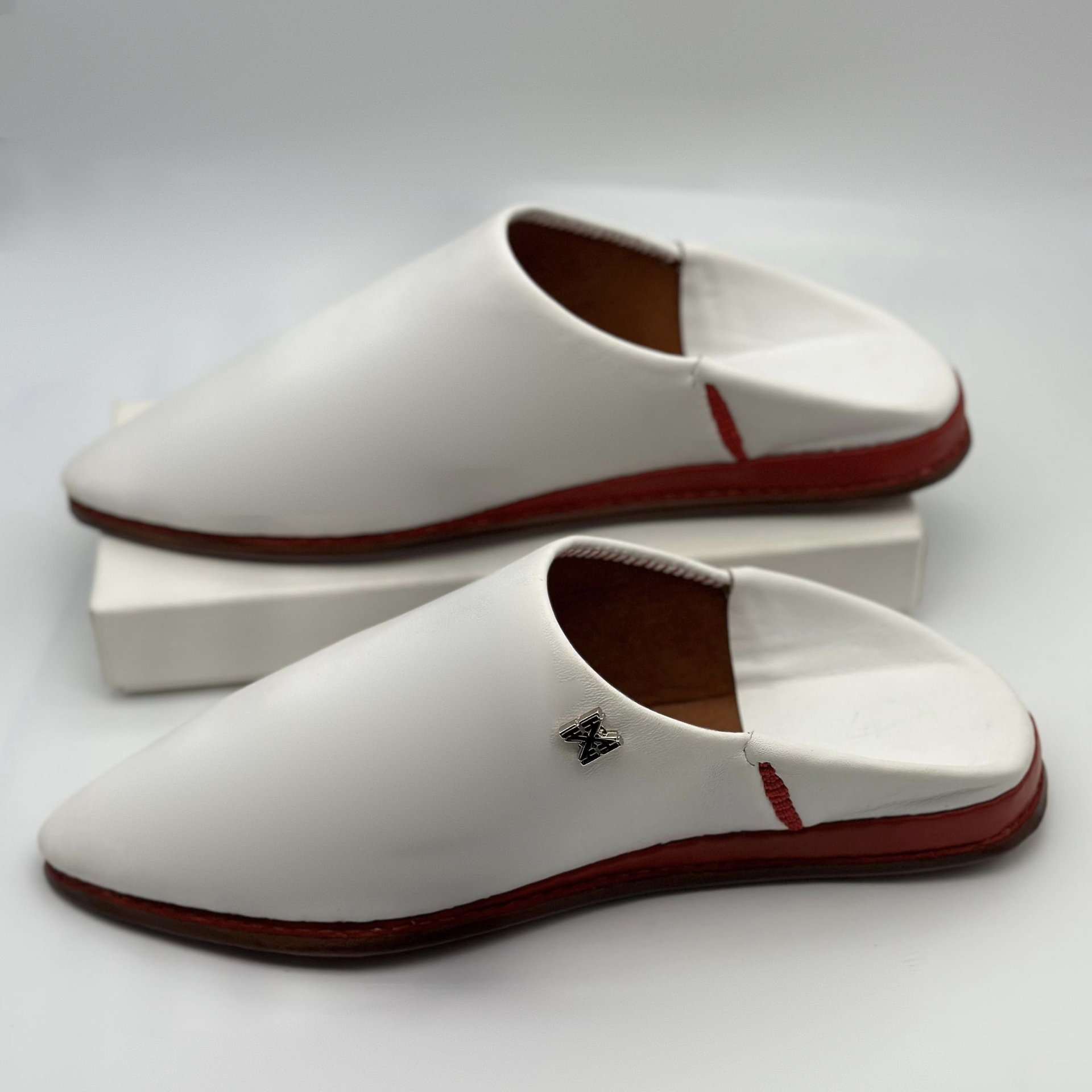 Babouche Musc Blanc Unisexe- Intemporelle - Air Babouche - Image 1 of 1