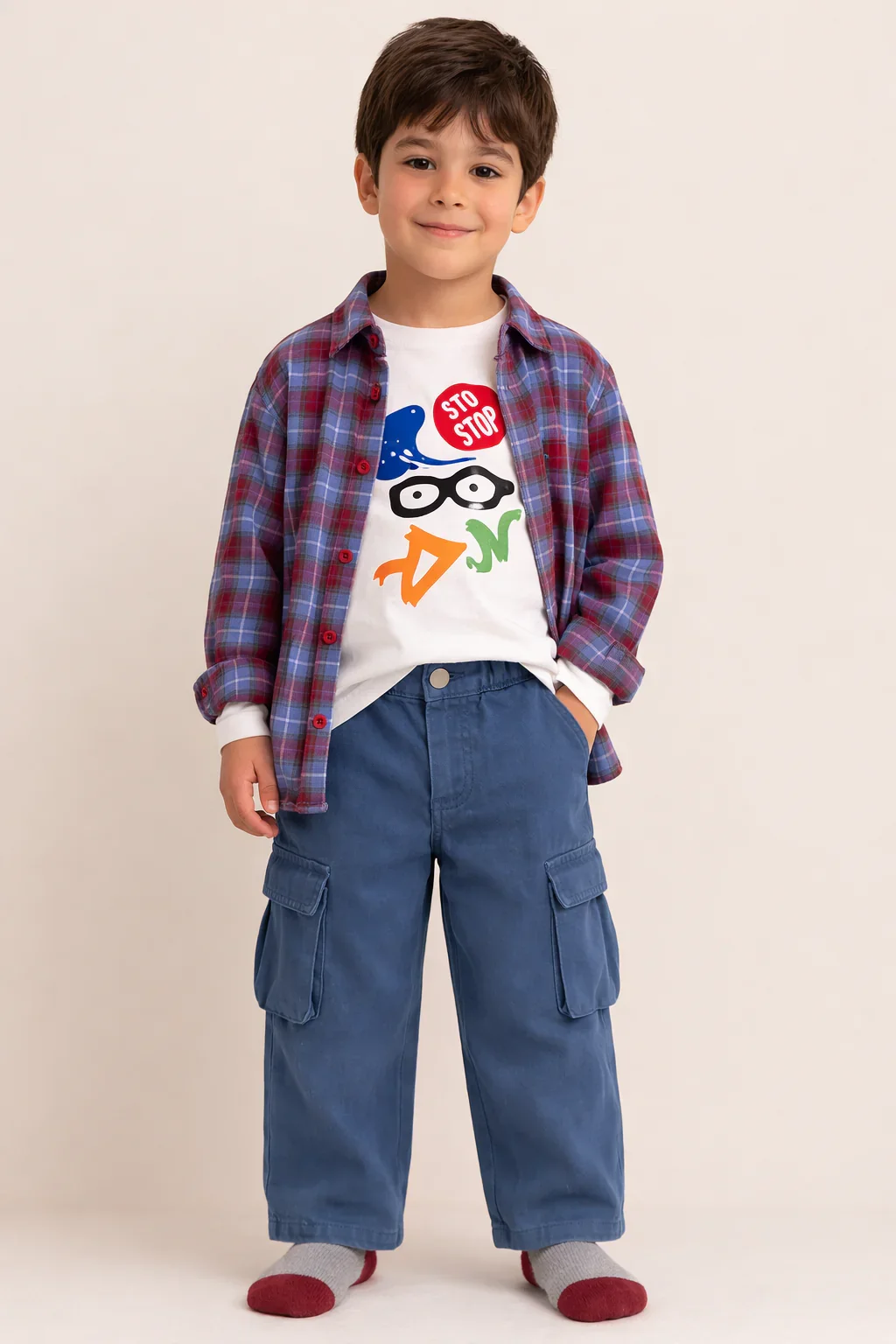Ensemble Garçon Casual – T-shirt Imprimé, Chemise À Carreaux & Pantalon Cargo - Image 1 of 4