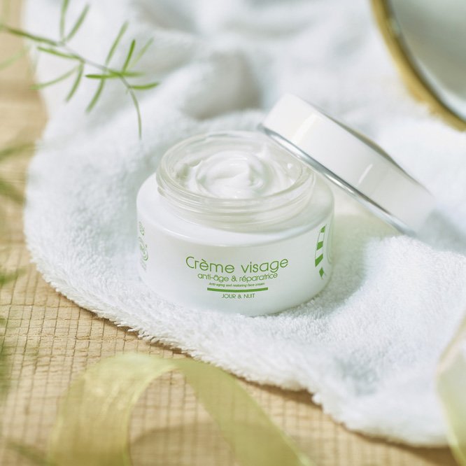 Crème Visage Anti-âge À La Bave D’escargot Bio - Image 1 of 2