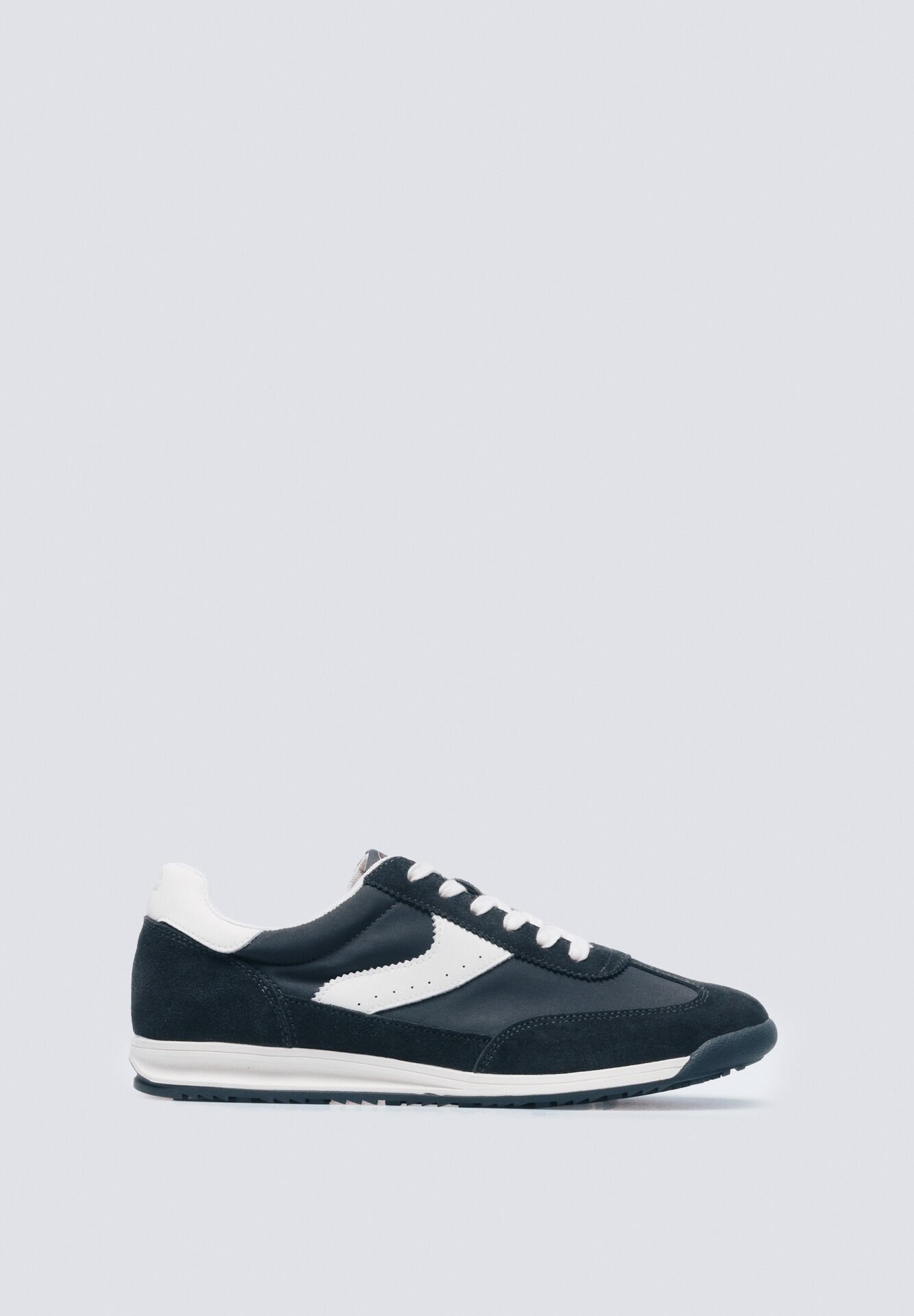 Vêtements De Sport Décontractés - Image 1 of 4