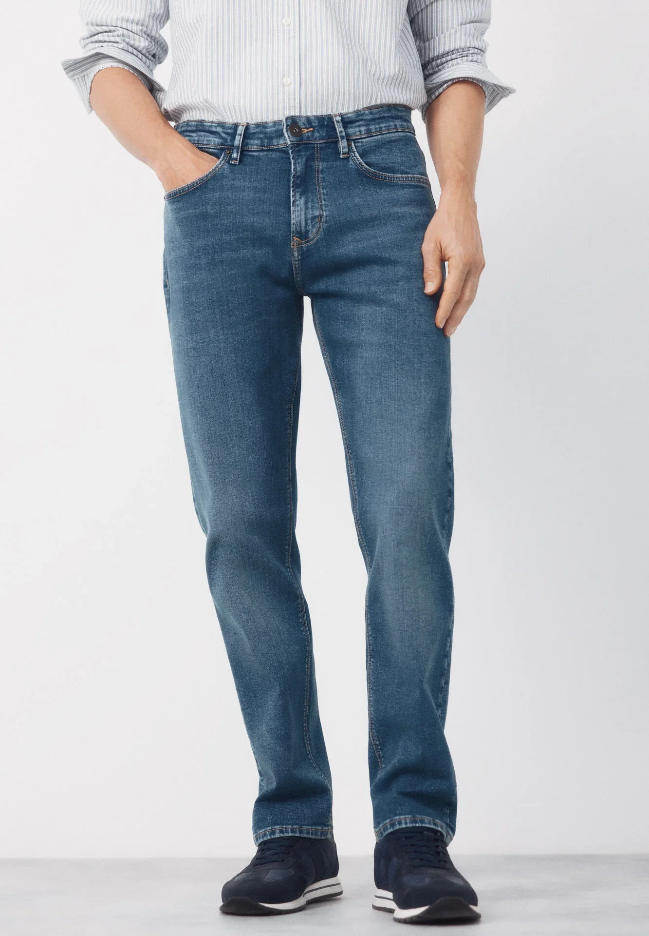 Jean Coupe Regular - Image 1 of 4