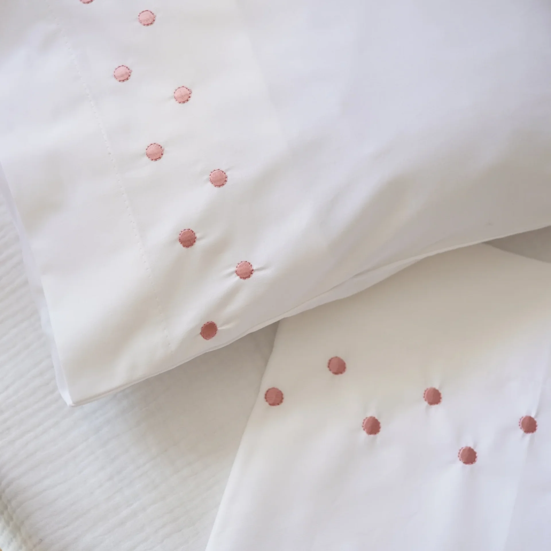 Ensemble Drap + Coussin Naissance Brodé Rose Poudre - Image 1 of 1