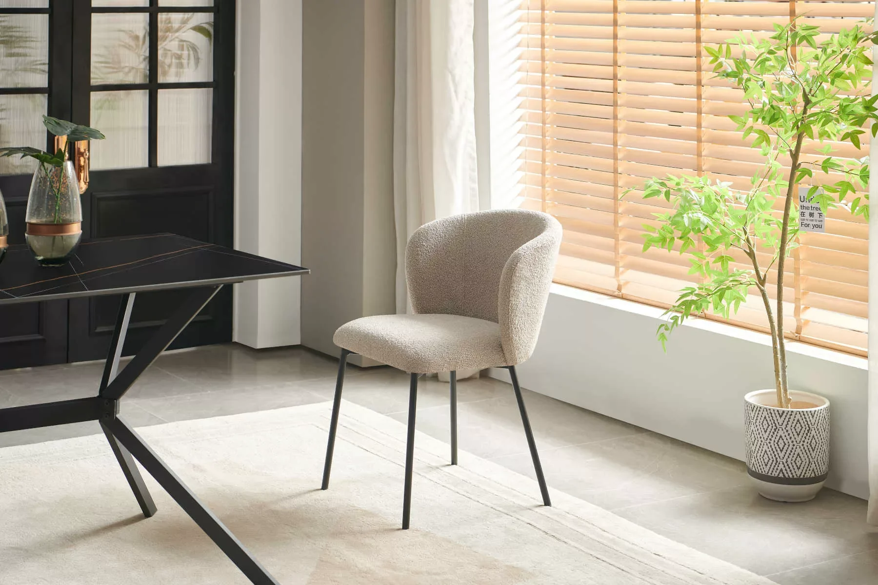 Lily Chaise En Tissus Bouclette - Image 1 of 3