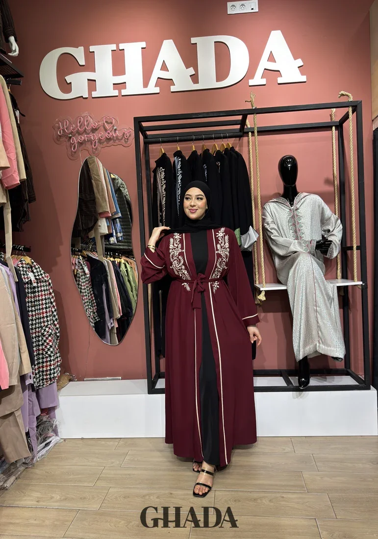 Abaya Bordeaux Avec Broderie - Image 1 of 4