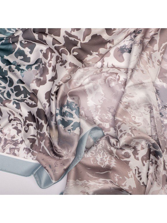 Châle satin imprimé  - Image 1 of 2