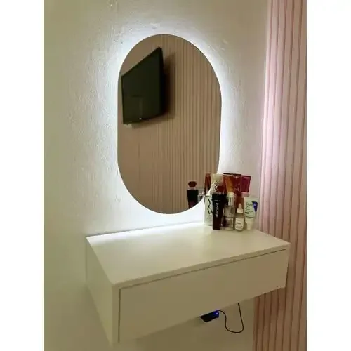 Coiffeuse Avec Miroir Oval Et Étagère - Image 1 of 1