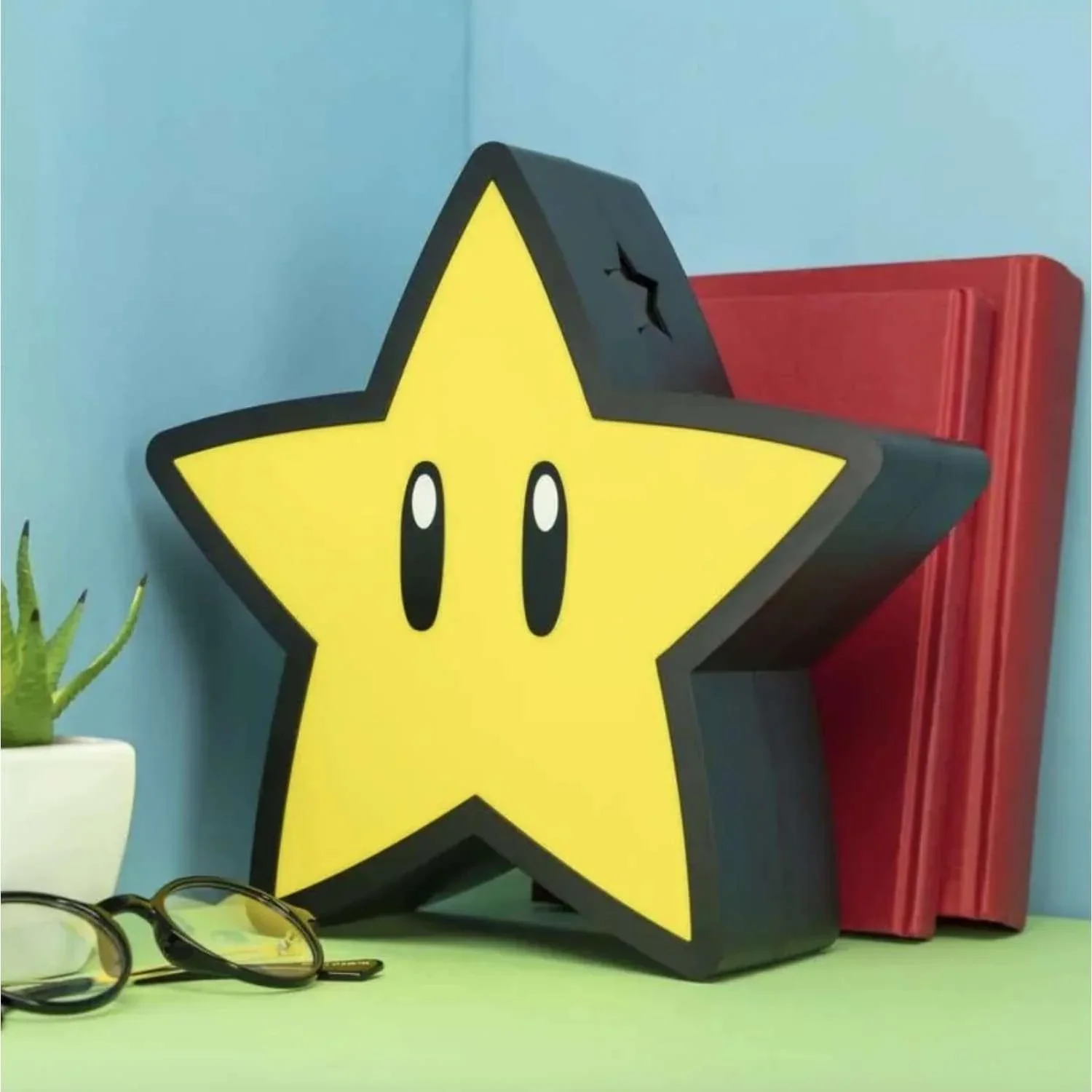 Lampe Nintendo Super Mario Super Star - Image 1 of 3