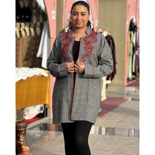 Veste Style Marocain Avec Broderie Rouge –tenue Élégante Quotidienne - Image 1 of 2