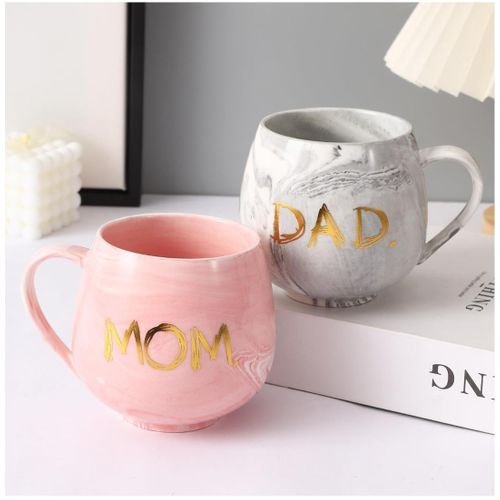 Coffret De 2 Tasses À Café En Céramique « Dad Et Mom » (280 Ml) - Cadeau Idéal Pour Un Anniversaire, Un Mariage Ou La Saint-valentin. - Image 1 of 3