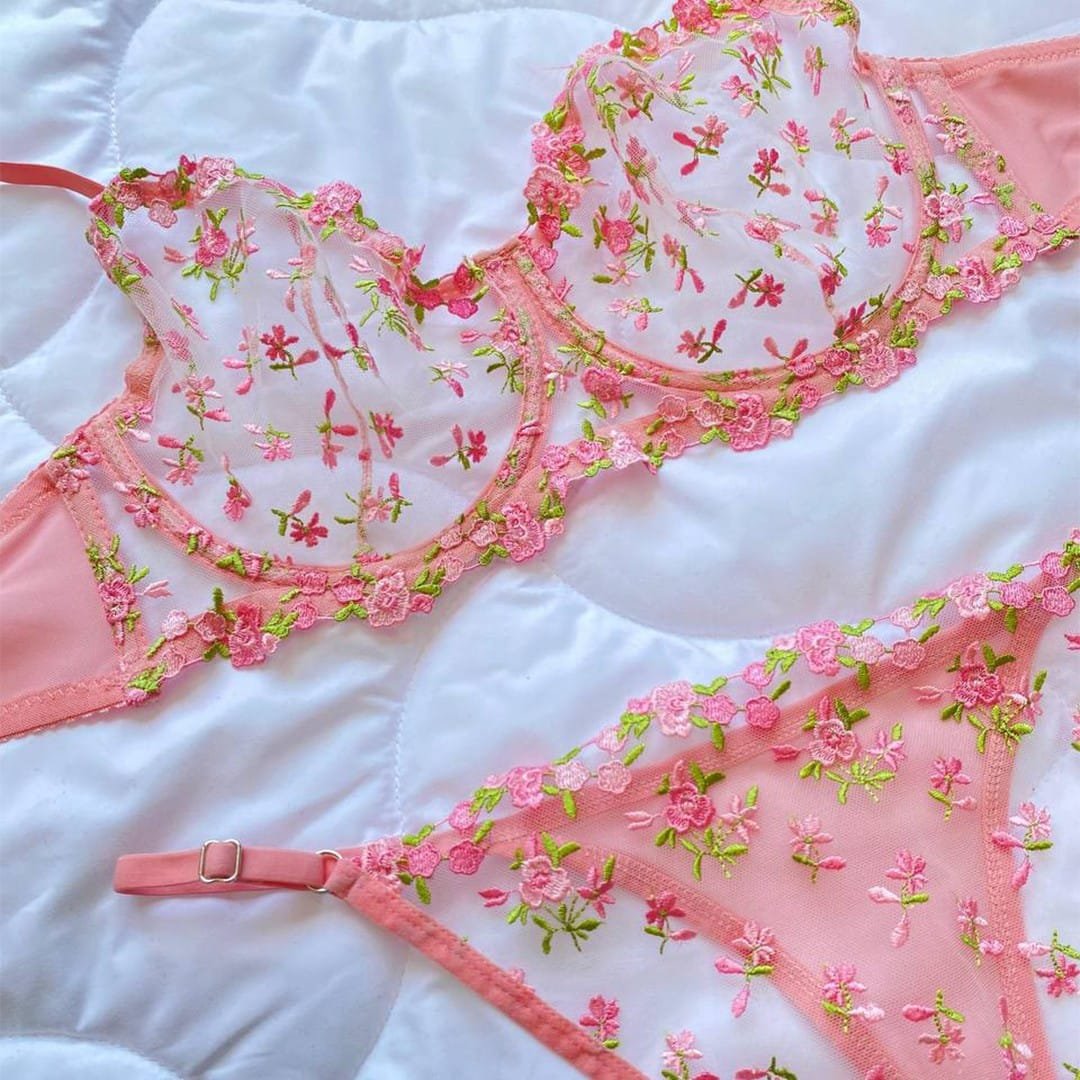 Dentelle Romantique - Rose Transparent - Image 1 of 3