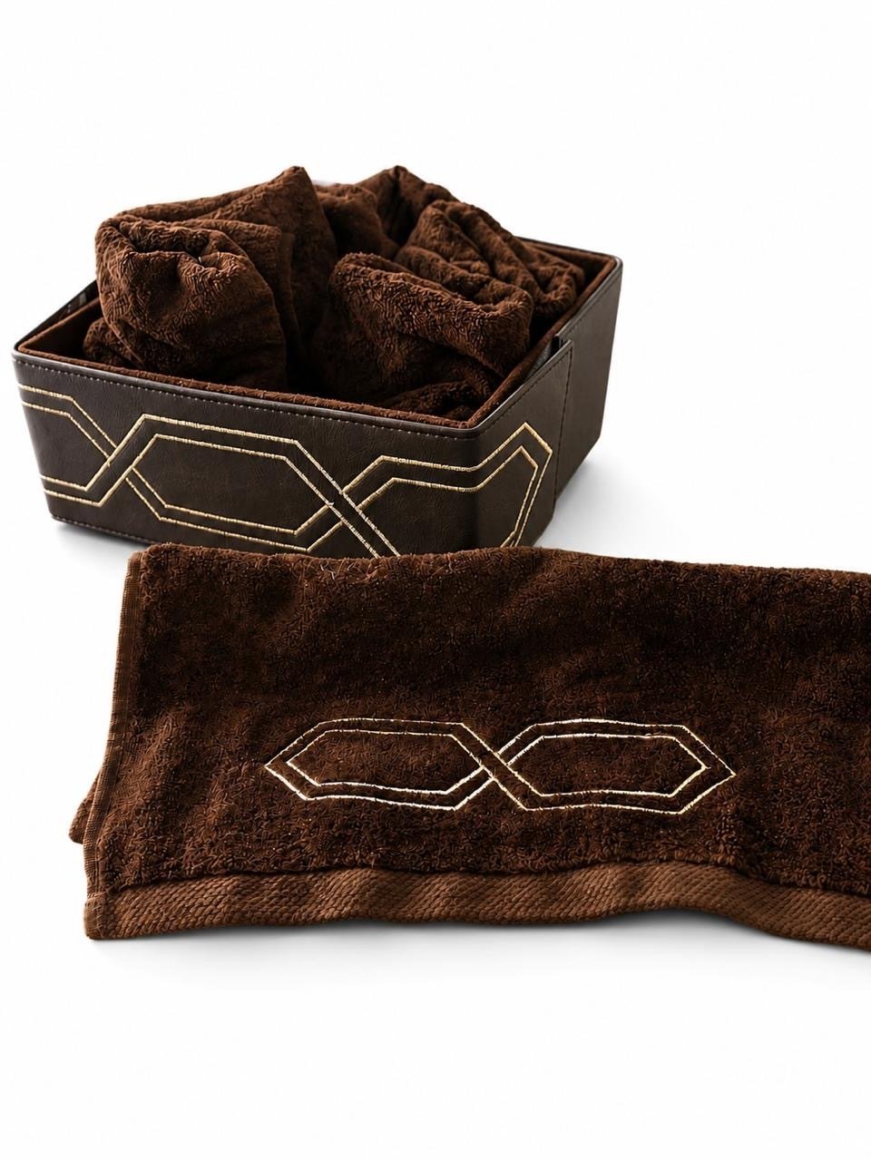 Set De Bain Premium : Panier De Rangement En Cuir & 6 Serviettes Brodées Éponges Velour - Image 1 of 2