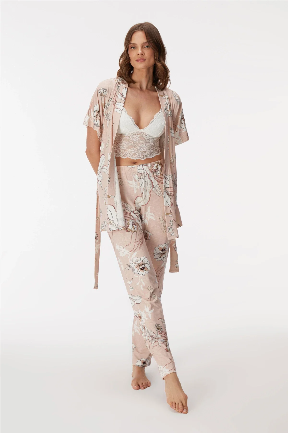 Ensemble De Pyjama 3 Pièces Fleuri – Kimono, Pantalon & Bralette En Viscose Stretch - Image 1 of 3