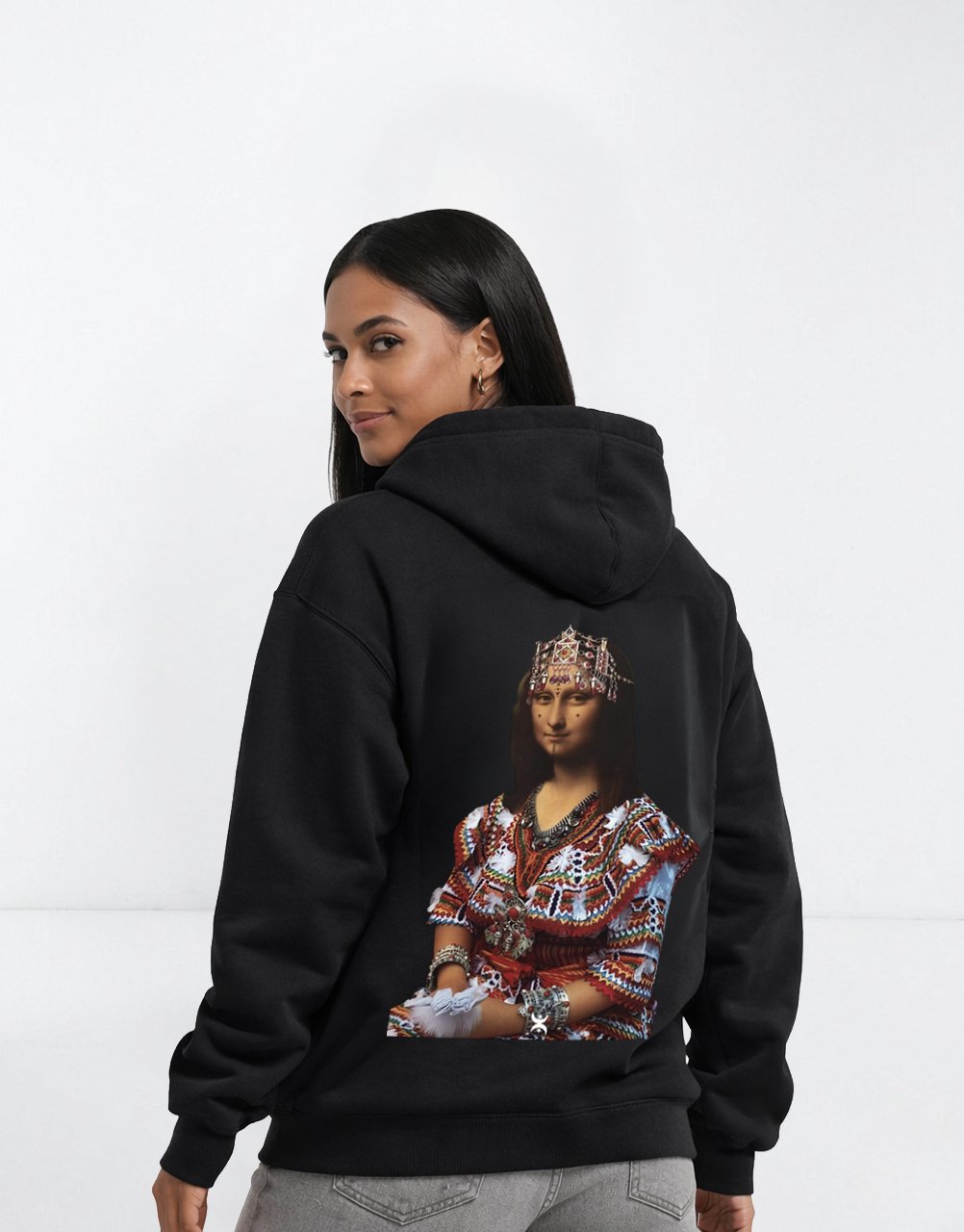 Hoodie Unisexe Mona Lisa Amazighe – Sweat à Capuche - Image 1 of 1
