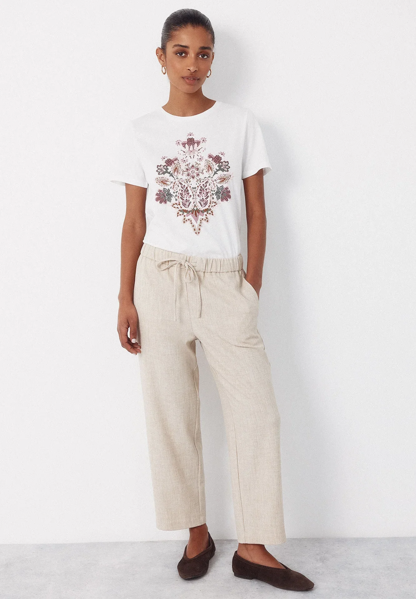 T-shirt Imprimé Fleurs Placé - Image 1 of 4