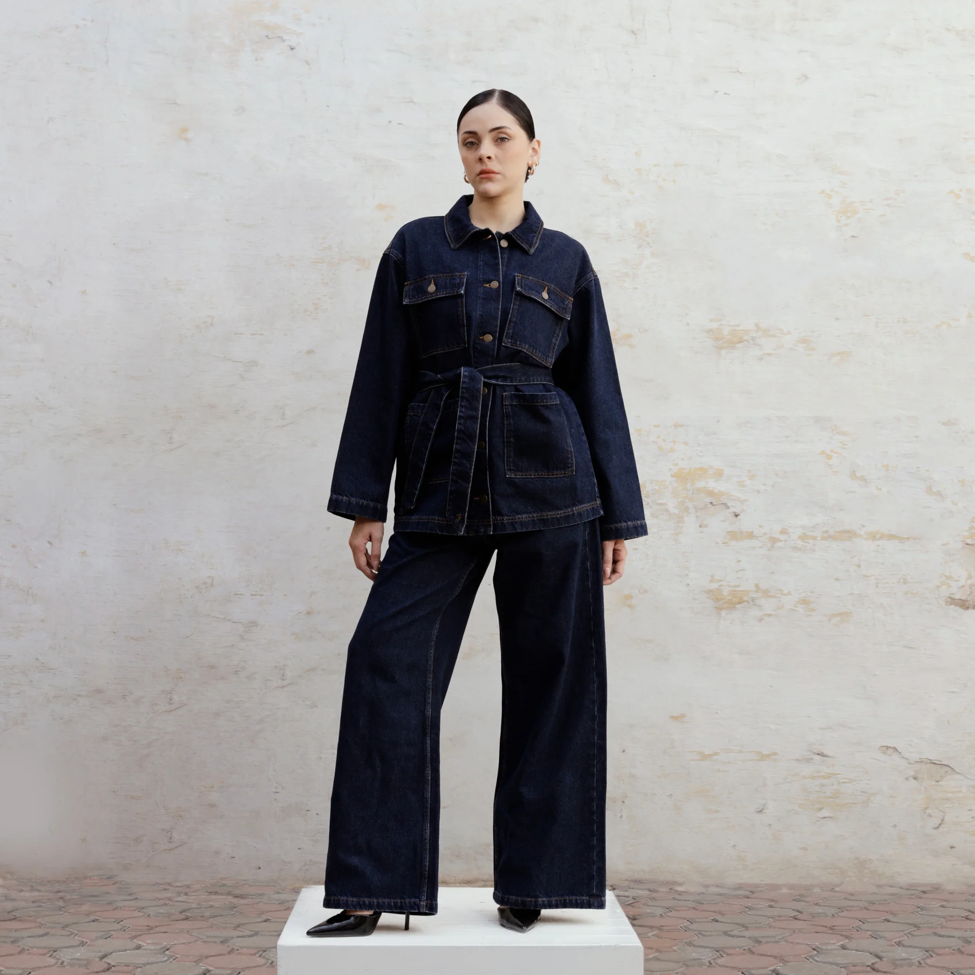 La Veste Ceinturée - Image 1 of 4