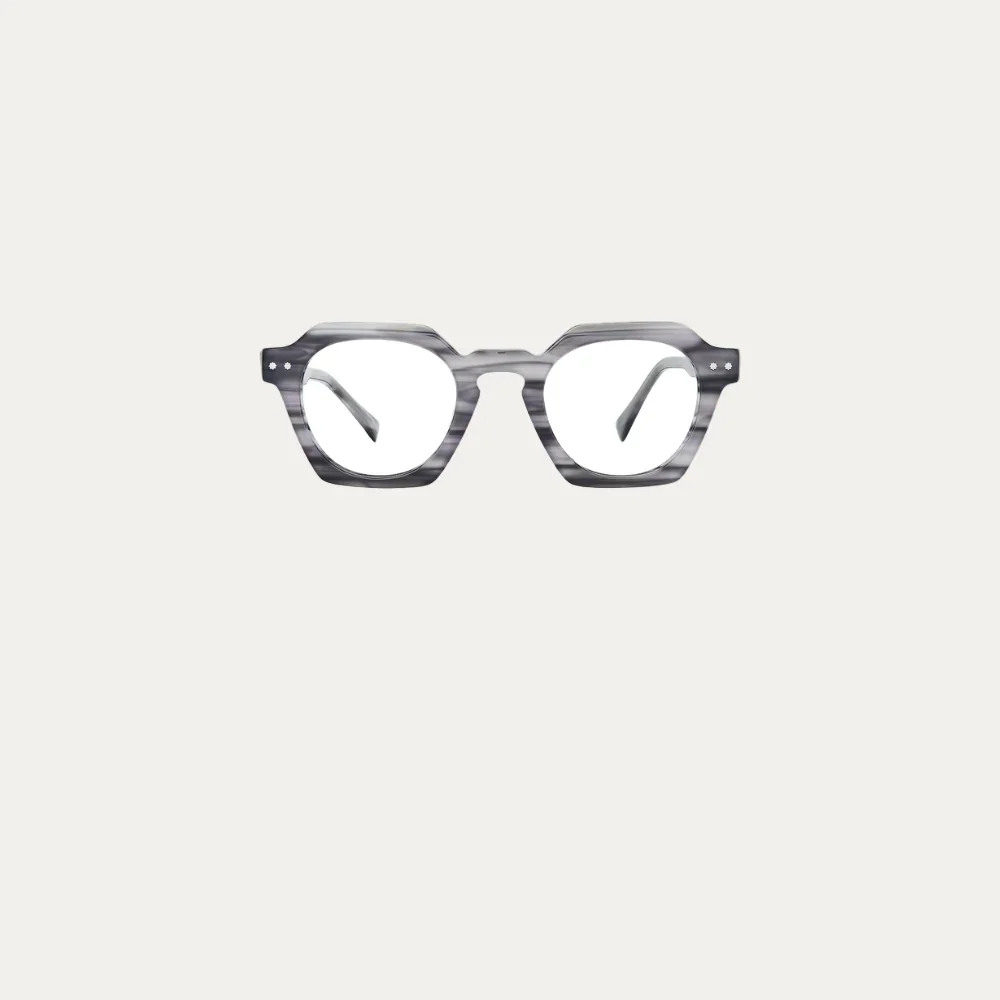 Elio - Image 1 of 2