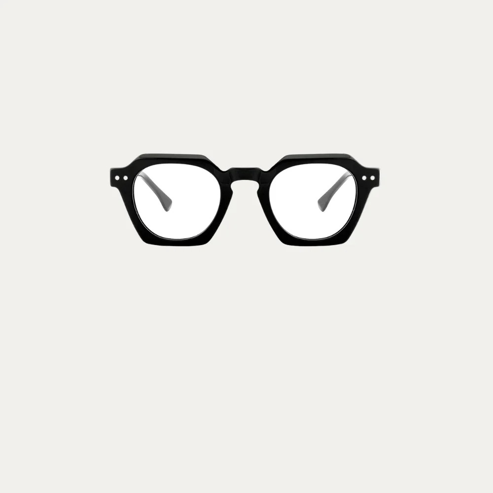 Elio - Image 1 of 2