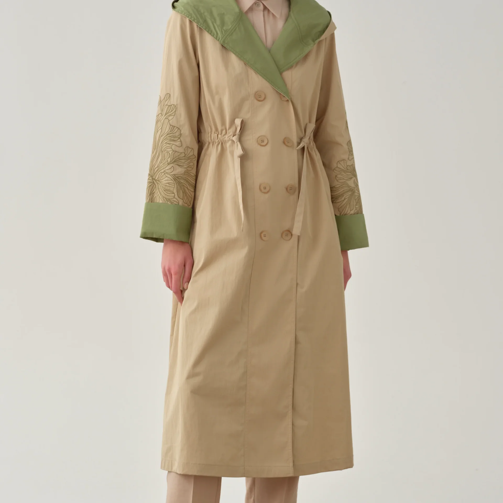 Trench-coat À Manches Combinées Brodées - Image 1 of 4