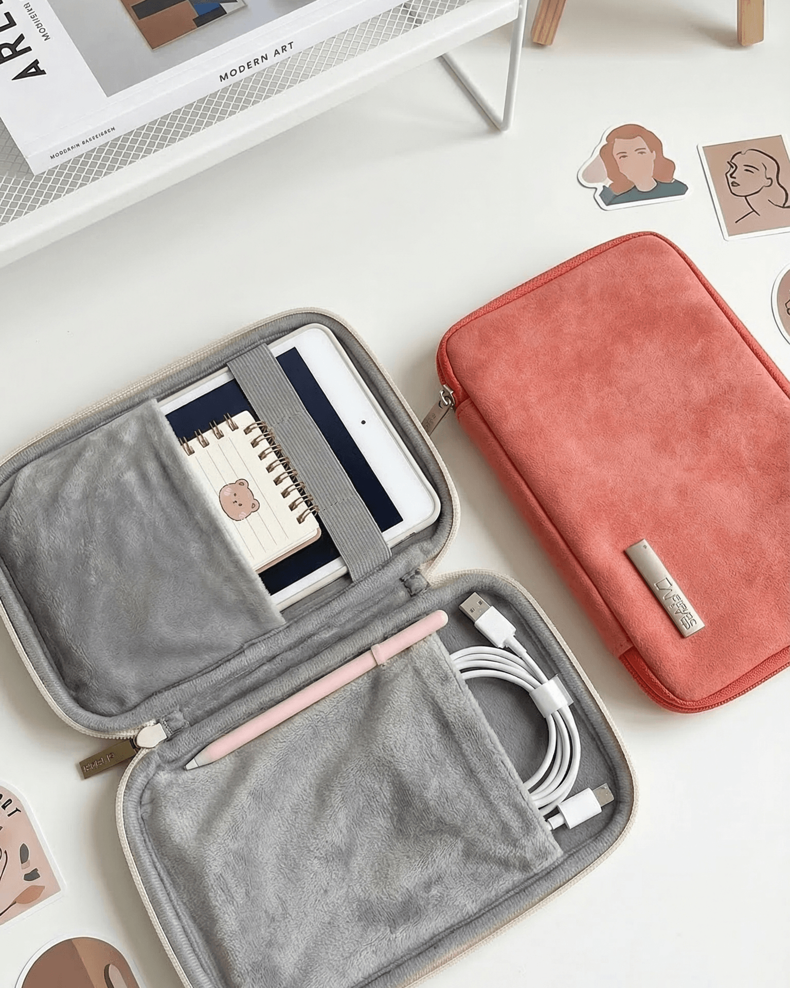 Pochette De Rangement Pour Tablette & Accessoires Tech & Papiers - Image 1 of 1