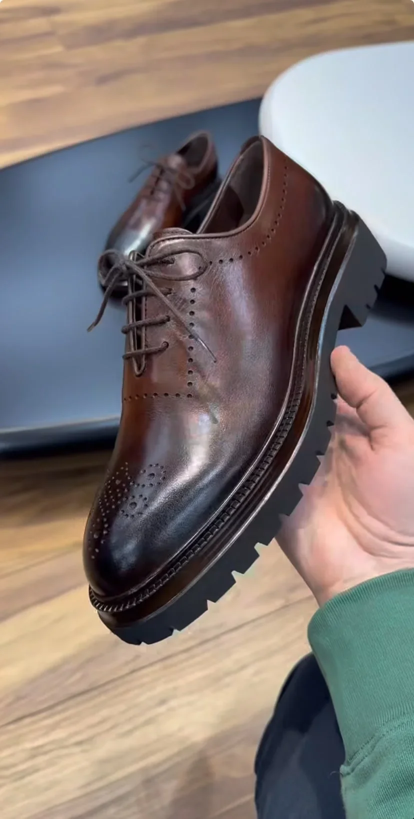 Oxford Brown 619 Dhs - Image 1 of 2