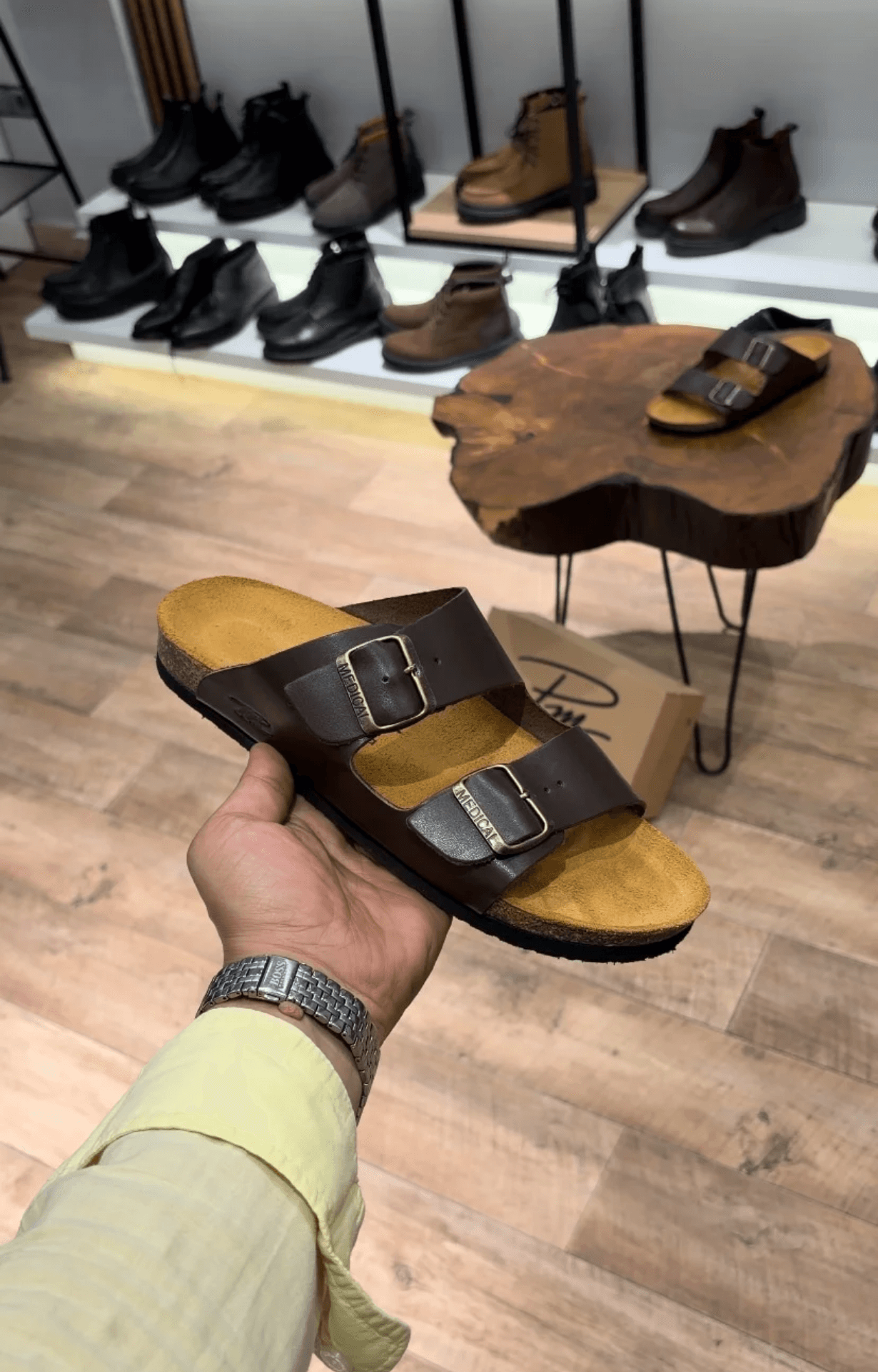Sandale En Cuir Marron - Image 1 of 1