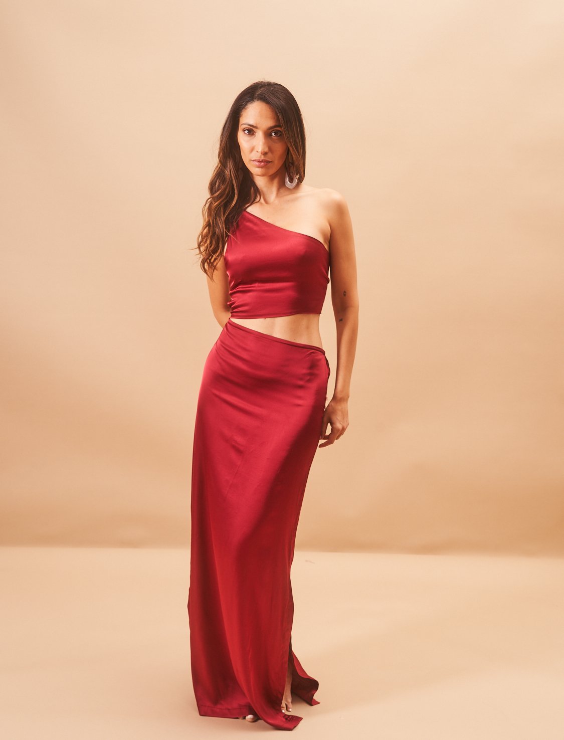 Robe Iris Satin Wine - Image 1 of 6