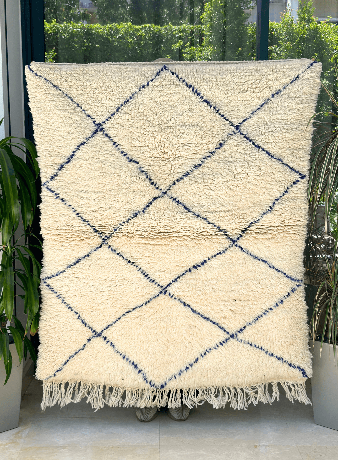 Tapis berbère Beni Ouarain crème à losanges bleu 100% laine de mouton - 130cm / 145cm - Image 1 of 2