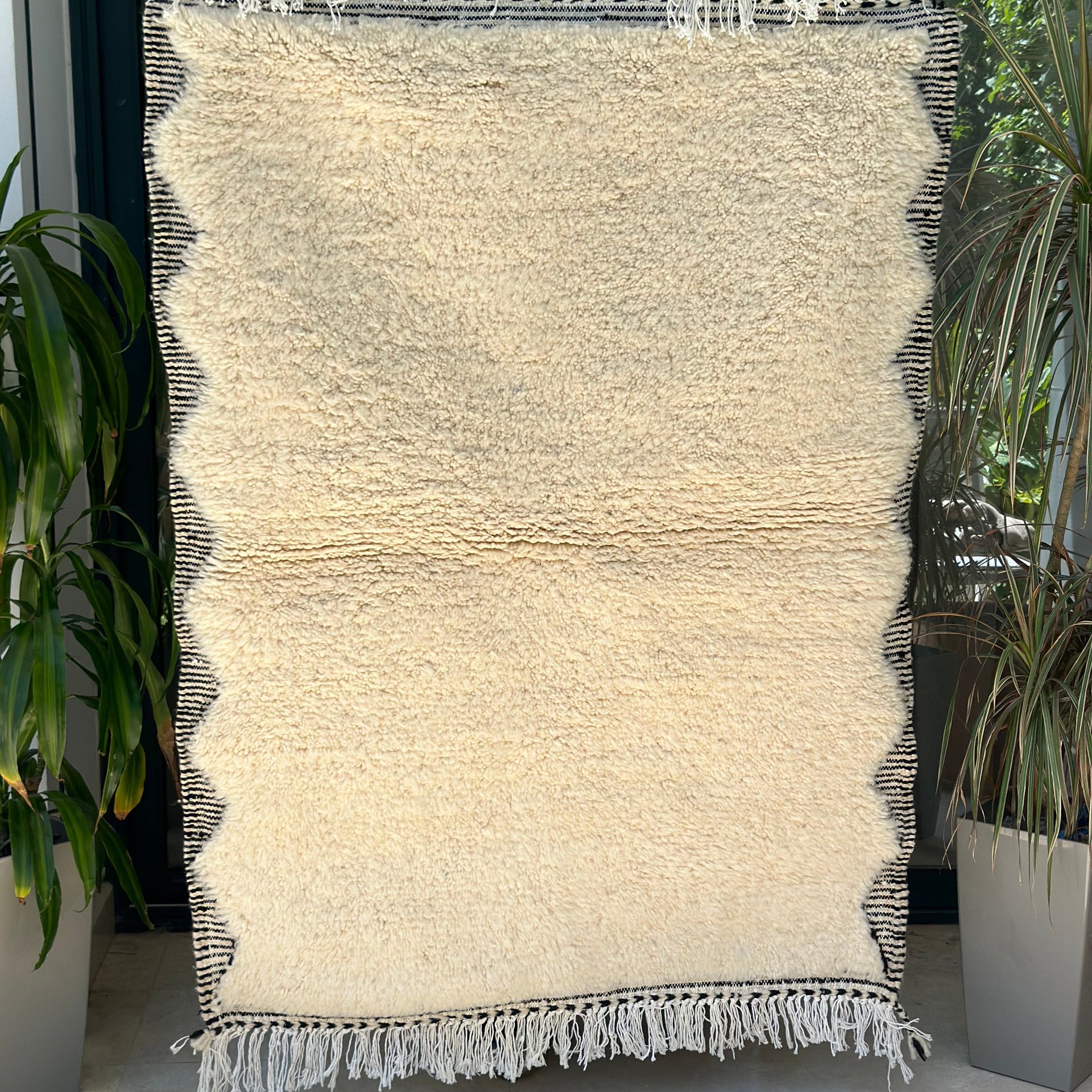 Tapis berbère Beni Ouarain crème et noir 100% laine de mouton - 110cm / 146cm - Image 1 of 2