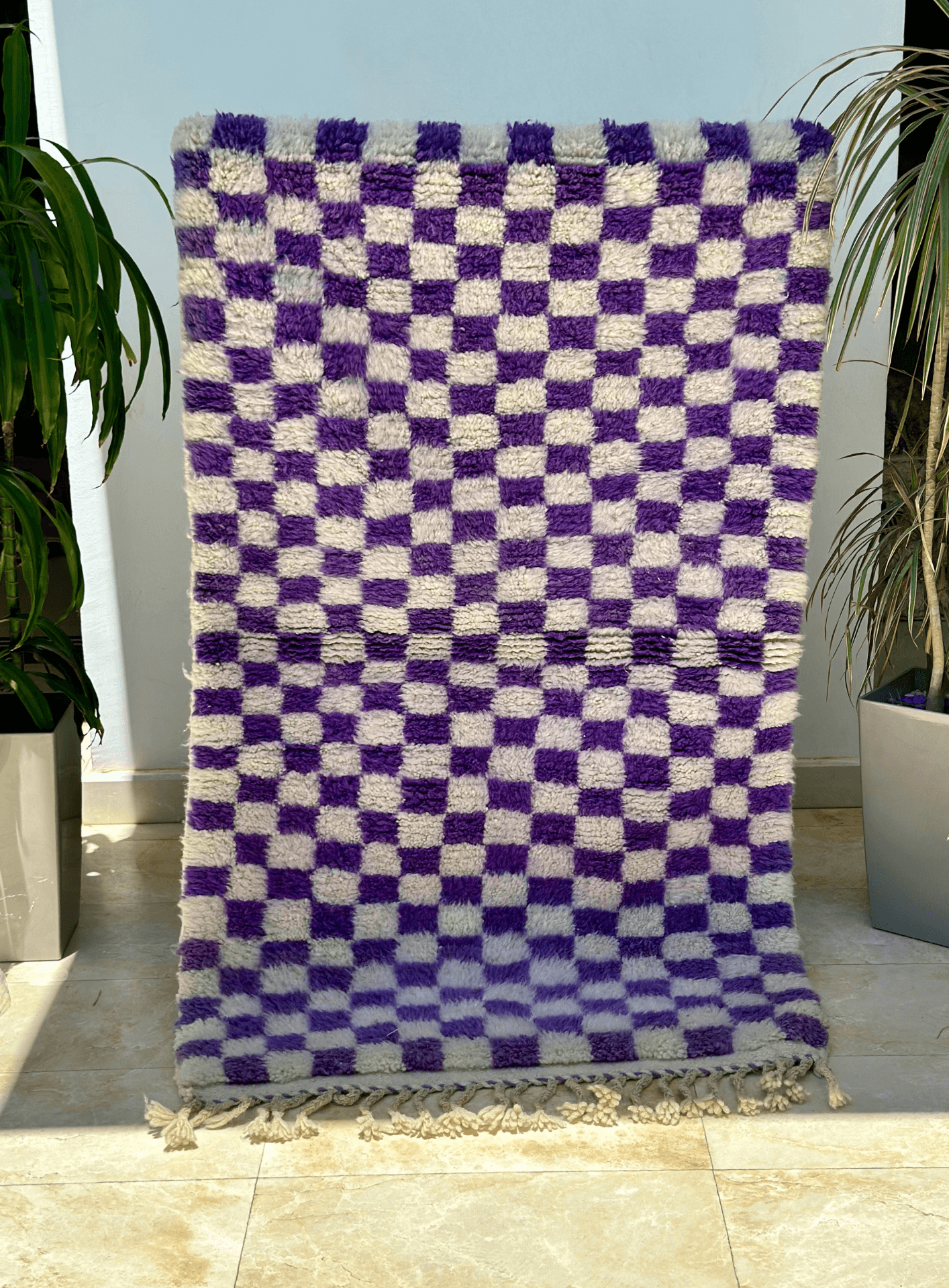Tapis berbère Beni Ouarain damier crème et mauve 100% laine de mouton - 168cm / 100cm - Image 1 of 2