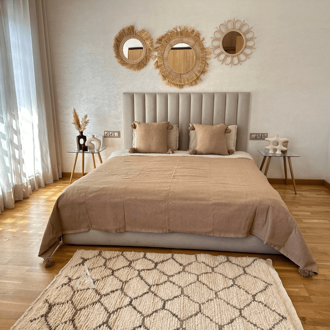 Tapis berbère Beni Ouarain crème et taupe Tizwit 100% laine de mouton - 152cm / 104cm - Image 1 of 3