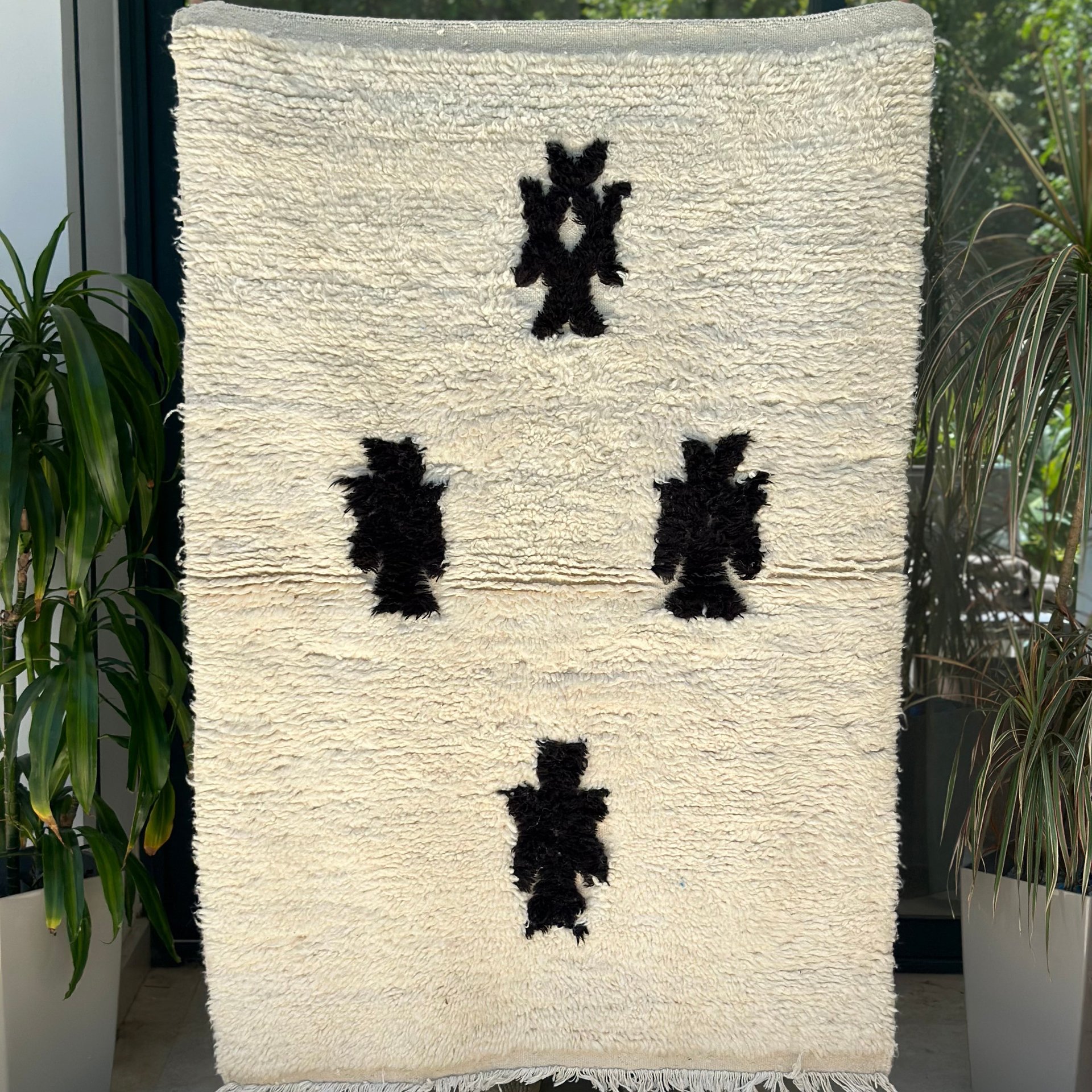 Tapis berbère Beni Ouarain crème et noir 100% laine de mouton - 152cm / 104cm - Image 1 of 1