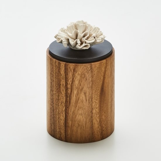 CYLA M-BOÎTE DÉCORATIVE EN BOIS ORNÉE D'UNE FLEUR EN PORCELAINE - Image 1 of 1
