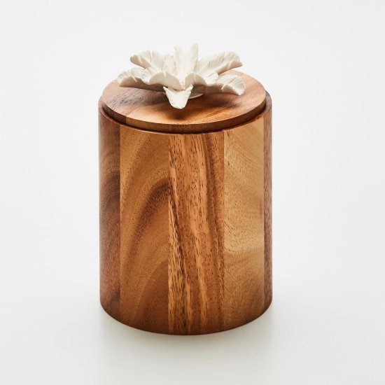 Boîte Décorative En Bois D'acacia Ornée D'une Fleur En Céramique - Image 1 of 1