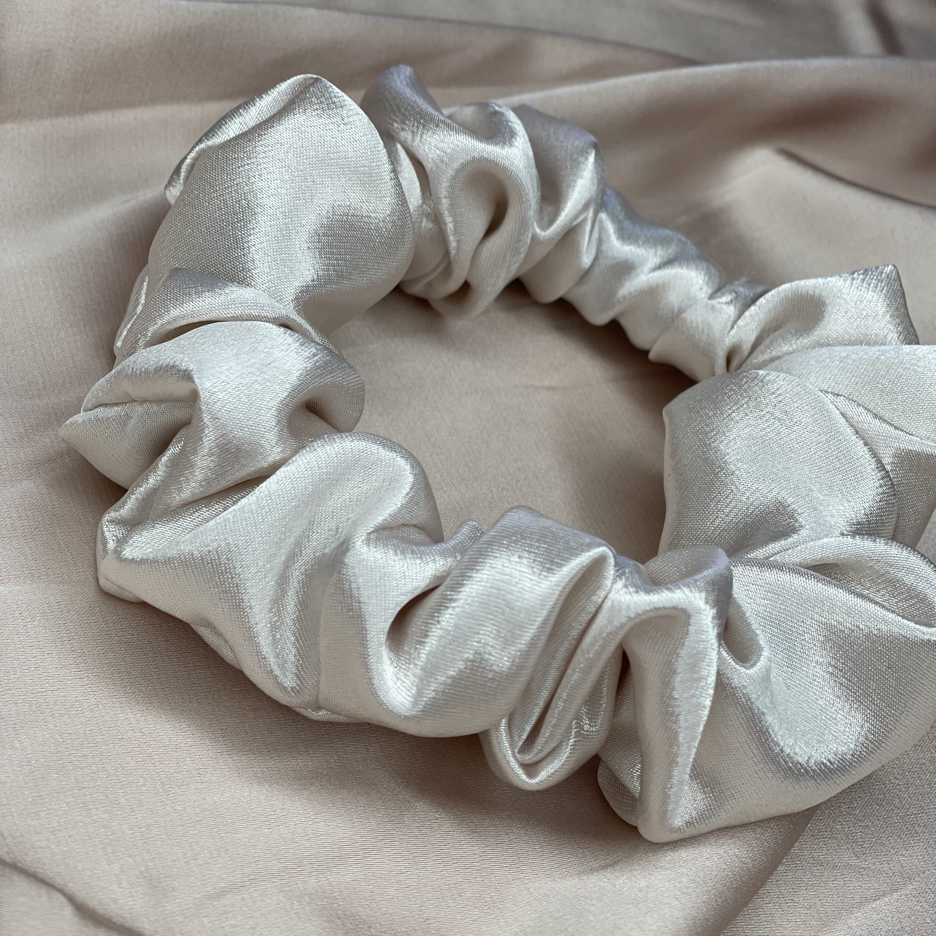 chouchou en satin de soie - Image 1 of 2