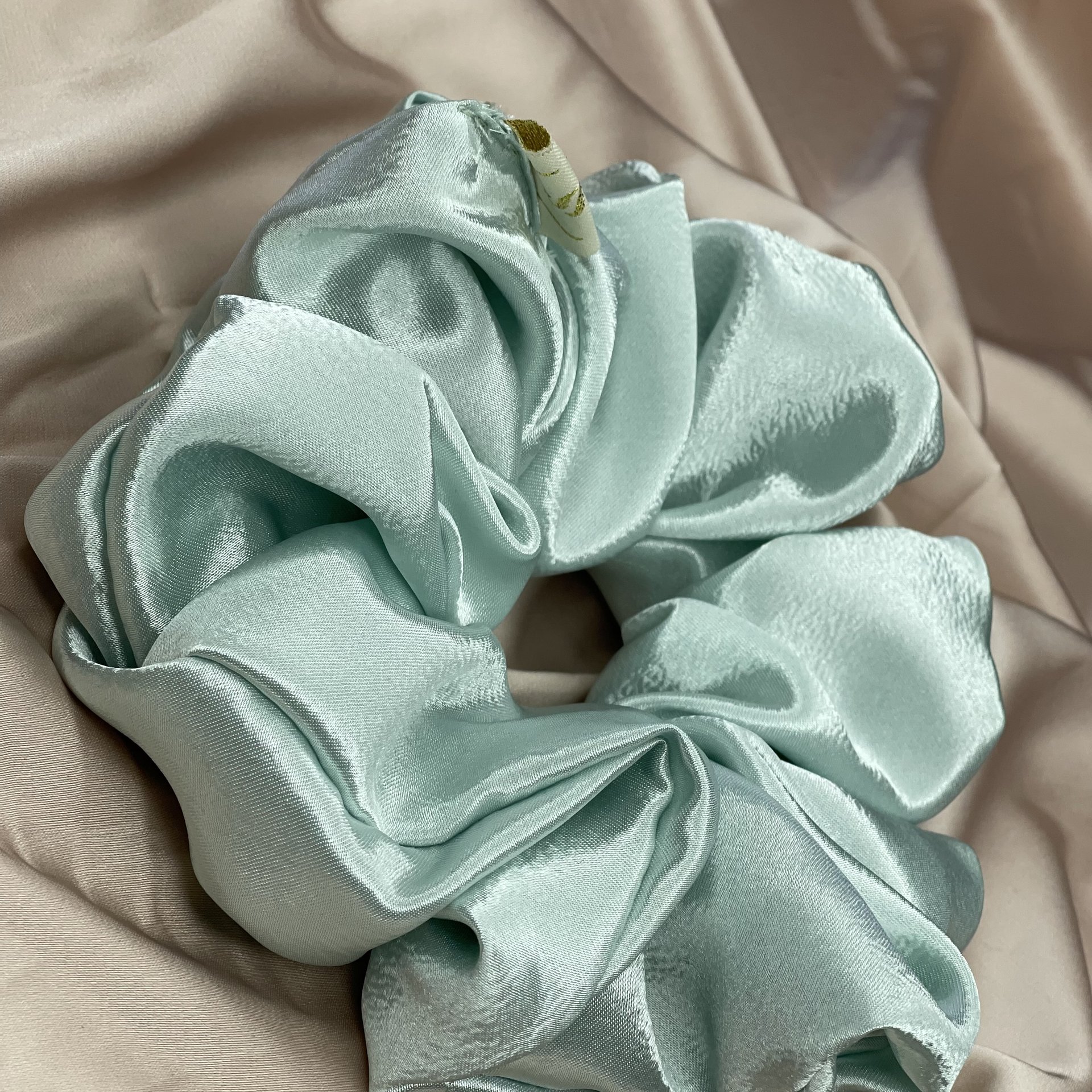 Chouchou en Satin de Soie - Image 1 of 2