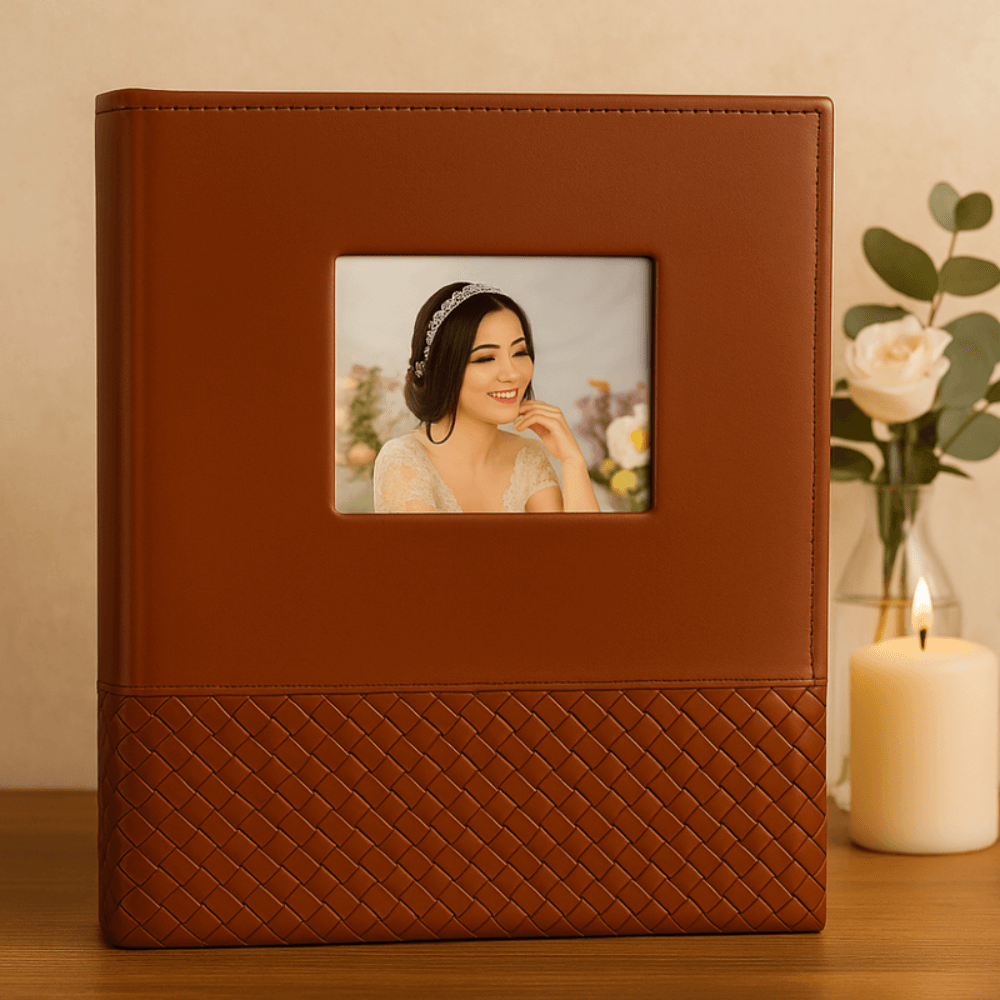 Album Photo Grande Capacité 5x7 – 100 Photos, Simili Cuir Marron avec Fenêtre Personnalisable - Image 1 of 3
